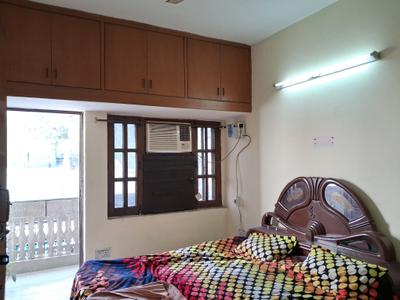 Bedroom Image of 2520 Sq.ft 3 BHK Builder Floor for rent in Punjabi Bagh New Delhi for Rs. 45000