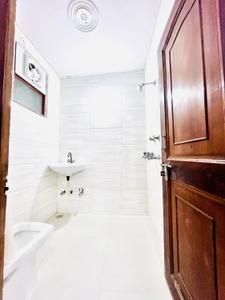 Bathroom Image of 900 Sq.ft 3 BHK Builder Floor for rent in Uttam Nagar New Delhi for Rs. 18500