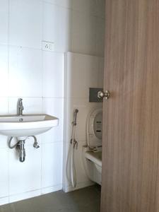 Common Bathroom Image of 980 Sq.ft 2 BHK Apartment / Flat for sale in Kalpataru Paramount, Thane West Thane for Rs. 15000000