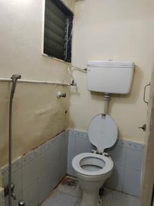 Common Bathroom Two Image of 410 Sq.ft 1 BHK Apartment / Flat for sale in Kandivali West Mumbai for Rs. 6800000