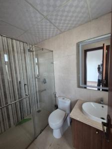 Bathroom Image of 1530 Sq.ft 3 BHK Apartment / Flat for sale in Central Park Aqua Front Towers, Sector 33 Sohna for Rs. 35200000