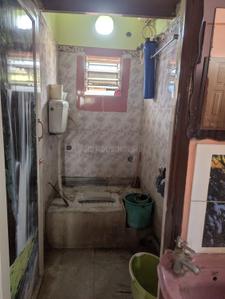 Bathroom Image of 800 Sq.ft 2 BHK Apartment / Flat for rent in Dum Dum Cantonment Kolkata for Rs. 18000