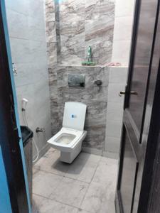 Bathroom Image of 900 Sq.ft 2 BHK Independent House for rent in Uttam Nagar New Delhi for Rs. 18000