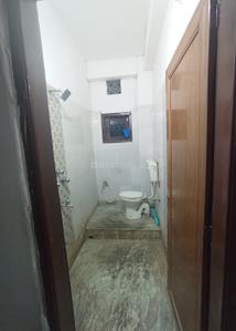 Bathroom Image of 800 Sq.ft 2 BHK Independent House for rent in Kawakhari Siliguri for Rs. 8000