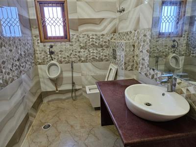 Bathroom Image of 1400 Sq.ft 4 BHK Apartment / Flat for rent in Rukanpura Patna for Rs. 40000