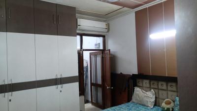 Bedroom Image of 820 Sq.ft 3 BHK Builder Floor for sale in Laxmi Nagar New Delhi for Rs. 7000000
