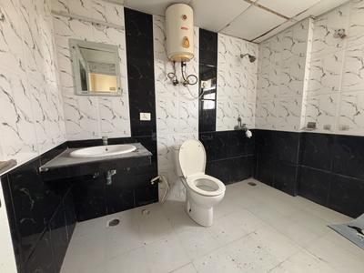 Bathroom Image of 1600 Sq.ft 3.5 BHK Apartment / Flat for sale in Nimbus The Hyde Park, Sector 78 Noida for Rs. 23000000