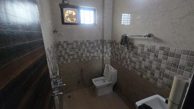 Image of 1345 Sq.ft 4 BHK Builder Floor for rent in Bharat Vihar, New Delhi for Rs. 27500