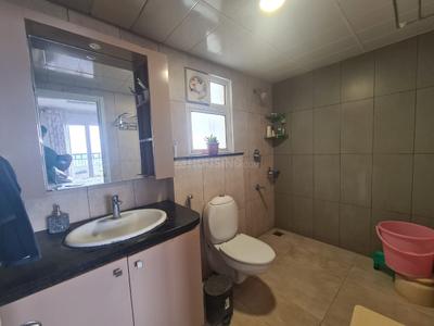 Bathroom Image of 1697 Sq.ft 3 BHK Apartment / Flat for sale in Prestige Lakeside Habitat, Gunjur Village Bengaluru for Rs. 27500000