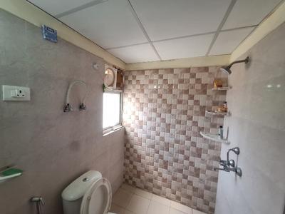 Bathroom Image of 1400 Sq.ft 3 BHK Apartment / Flat for rent in Noida Extension Greater Noida for Rs. 24000