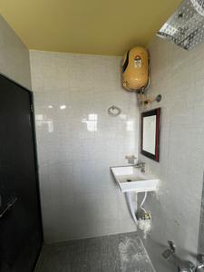 Bathroom Image of 1200 Sq.ft 2 BHK Apartment / Flat for rent in Naranpura Ahmedabad for Rs. 32000