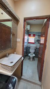 Image of 1000 Sq.ft 2 BHK Apartment / Flat for rent in Tangra, Kolkata for Rs. 32000