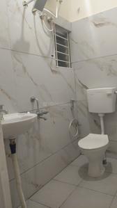 Bathroom Image of 600 Sq.ft 1 BHK Builder Floor for rent in Adugodi Bengaluru for Rs. 27000