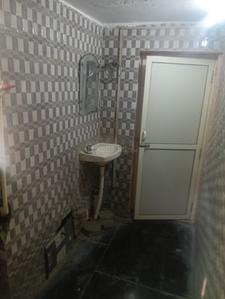 Bathroom Image of 450 Sq.ft 1 RK Builder Floor for rent in Malka Ganj New Delhi for Rs. 14000