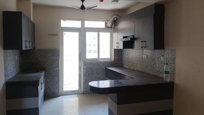 Kitchen Image of 1400 Sq.ft 2.5 BHK Apartment / Flat for rent in Phase 2 Noida for Rs. 28000