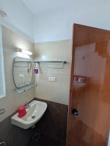 Bathroom Image of 1400 Sq.ft 3 BHK Apartment / Flat for sale in Pallimukku Kochi for Rs. 5500000