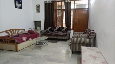Living Room Image of 1600 Sq.ft 3 BHK Apartment / Flat for rent in Husainganj Lucknow for Rs. 43000