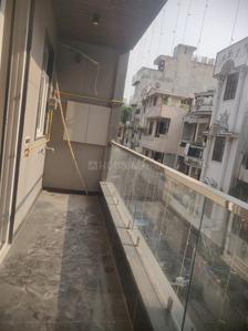 Balcony Image of 950 Sq.ft 3 BHK Builder Floor for rent in Shalimar Bagh New Delhi for Rs. 40000