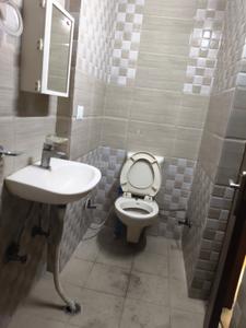 Bathroom Image of 1700 Sq.ft 3 BHK Apartment / Flat for rent in DDA Flats Sarita Vihar, Sarita Vihar New Delhi for Rs. 57000
