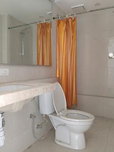 Common Bathroom Image of 900 Sq.ft 2 BHK Apartment / Flat for rent in Hiranandani Delanna, Hiranandani Estate Thane for Rs. 52000