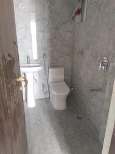 Bathroom Image of 3500 Sq.ft 4 BHK Apartment / Flat for rent in Gomti Nagar Extension Lucknow for Rs. 45000