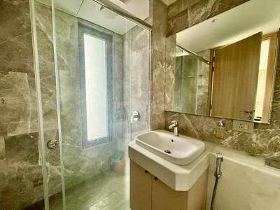 Bathroom Image of 2800 Sq.ft 4 BHK Apartment / Flat for sale in Rustomjee Crown, Prabhadevi Mumbai for Rs. 190000000