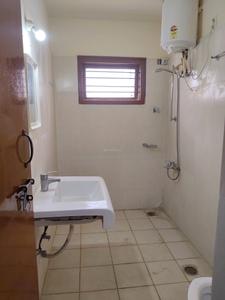 Common Bathroom Image of 1000 Sq.ft 2 BHK Apartment / Flat for rent in Halasuru Bengaluru for Rs. 40000