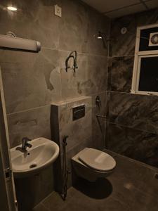 Bathroom Image of 1750 Sq.ft 3 BHK Apartment / Flat for rent in Gold Star Homes Phase II, Vrindavan Yojana Lucknow for Rs. 30000