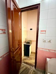 Bathroom Image of 1000 Sq.ft 3 BHK Builder Floor for rent in Vikaspuri New Delhi for Rs. 30000