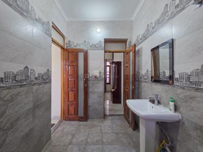 Bathroom Image of 1314 Sq.ft 3 BHK Apartment / Flat for sale in Canal Road Dehradun for Rs. 12000000