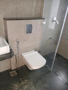 Common Bathroom Image of 950 Sq.ft 2.5 BHK Apartment / Flat for rent in Raheja Acropolis, Chembur Mumbai for Rs. 105000