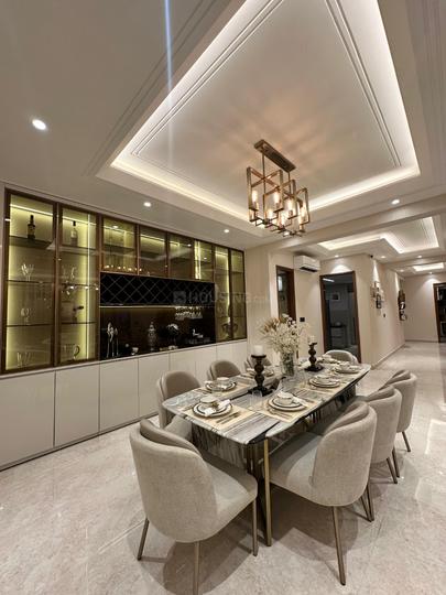 The Medallion Aurum Main Image 1