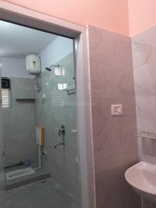 Bathroom Image of 900 Sq.ft 2 BHK Independent House for rent in Mustafapur Patna for Rs. 9000