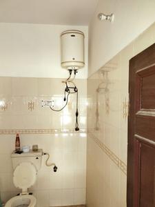 Bathroom Image of 566 Sq.ft 1 BHK Independent House for rent in Sector 7 Gurgaon for Rs. 15000