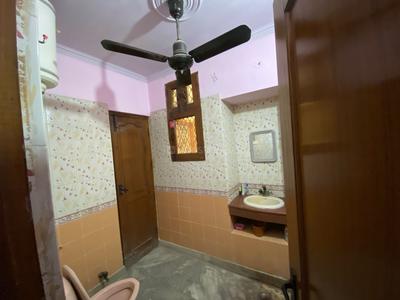 Bathroom Image of 2400 Sq.ft 3 BHK Builder Floor for rent in Sector 49 Noida for Rs. 50000