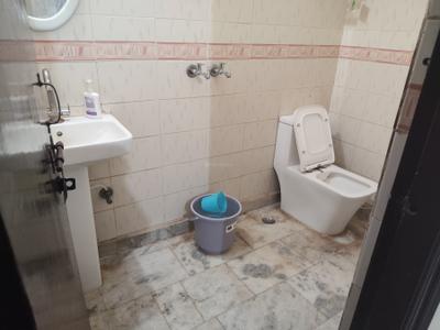 Bathroom Image of 600 Sq.ft 1 BHK Apartment / Flat for rent in Sector 21C Faridabad for Rs. 18000