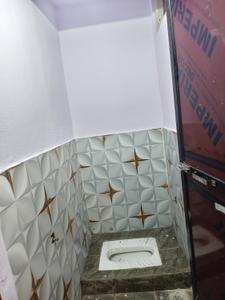 Bathroom Image of 450 Sq.ft 1 RK Apartment / Flat for rent in Bagh Umrao Dulha Bhopal for Rs. 3500