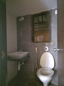 Common Bathroom Image of 600 Sq.ft 1 BHK Apartment / Flat for sale in Nalasopara West Nala Sopara for Rs. 3300000