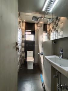 Bathroom Image of 670 Sq.ft 2 BHK Apartment / Flat for rent in Vile Parle East Mumbai for Rs. 85000