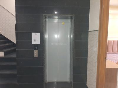 Lift Image of 500 Sq.ft 1 RK Apartment / Flat for rent in DLF Pink Town House, DLF Phase 3 Gurgaon for Rs. 23000