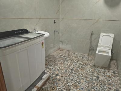 Bathroom Image of 2000 Sq.ft 4 BHK Apartment / Flat for rent in Sector 104 Noida for Rs. 56000