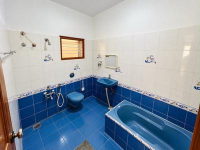 Bathroom Image of 4100 Sq.ft 3 BHK Independent House for rent in Mahadevapura Bengaluru for Rs. 80000