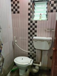 Bathroom Image of 650 Sq.ft 1 BHK Builder Floor for rent in Keshtopur Kolkata for Rs. 9000
