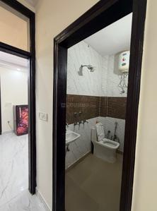 Bathroom Image of 650 Sq.ft 1 BHK Independent House for rent in Patel Nagar New Delhi for Rs. 20000