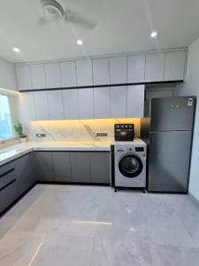 Kitchen Image of 4900 Sq.ft 5 BHK Apartment / Flat for sale in Kalpataru Avana, Parel Mumbai for Rs. 210000000