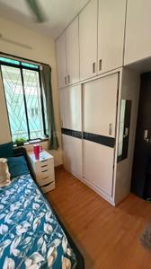 Bedroom Image of 800 Sq.ft 2 BHK Apartment / Flat for rent in Hashu Niwas, Bandra West Mumbai for Rs. 118000