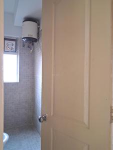 Common Bathroom Image of 925 Sq.ft 2 BHK Apartment / Flat for sale in Paras Tierea, Sector 137 Noida for Rs. 8000000