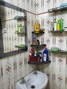Bathroom Image of 1000 Sq.ft 2 BHK Apartment / Flat for sale in Dilshad Garden New Delhi for Rs. 4800000