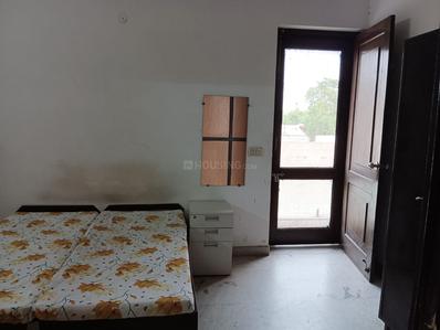 Bedroom Image of Shivaay K PG in Sector 61, Noida