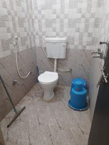 Bathroom Image of 400 Sq.ft 1 BHK Apartment / Flat for rent in Paharia Varanasi for Rs. 11500